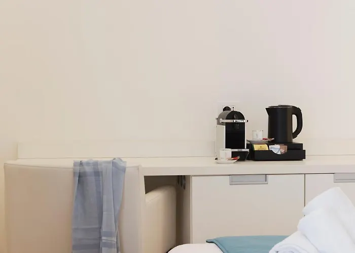 לינה וארוחת בוקר History Essence 4*